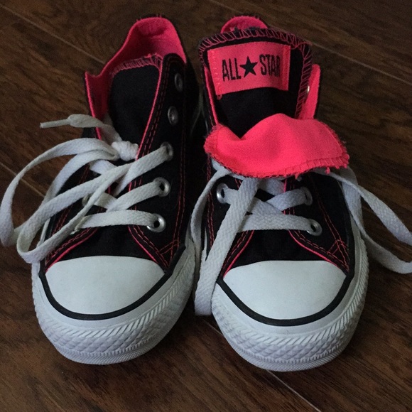 Converse Women’s Size 5 - Picture 3 of 7